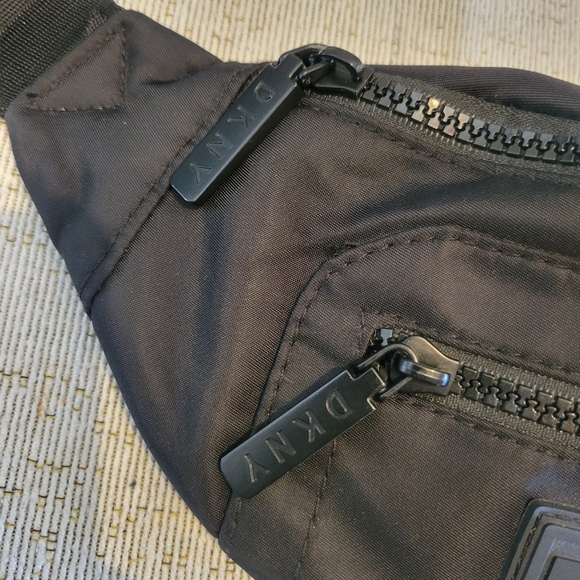 DKNY CROSSBODY/FANNY  BAG - Picture 4 of 4